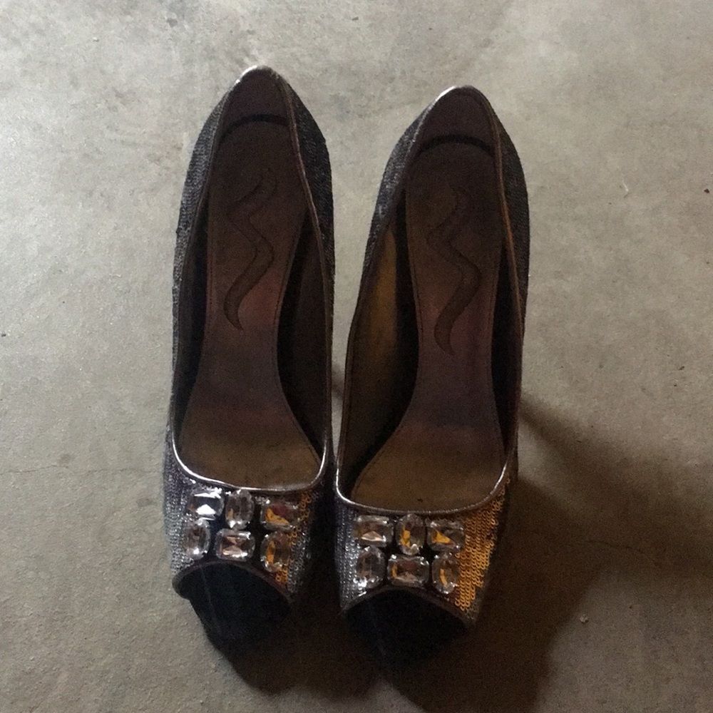 High heels size 9